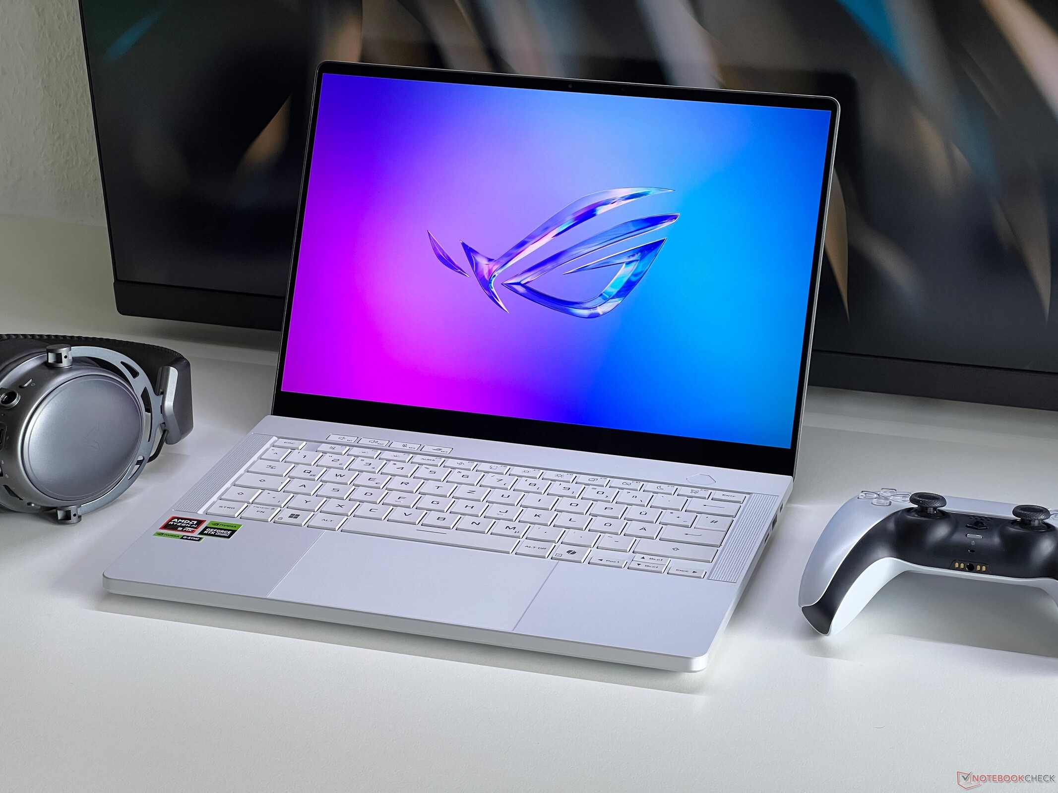ASUS Zephyrus G14 (2025) HX 370, 5070 Ti, 32GB RAM - $1691