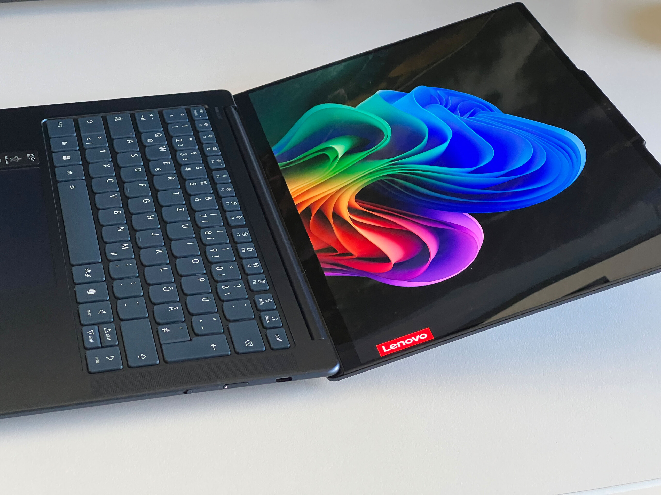 Lenovo Yoga Slim 7x 14" OLED, Snapdragon X2 Elite - $1399