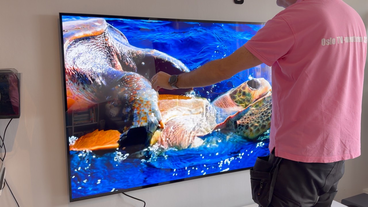Samsung S85F 77" 4K HDR Smart OLED TV - $1,097.99